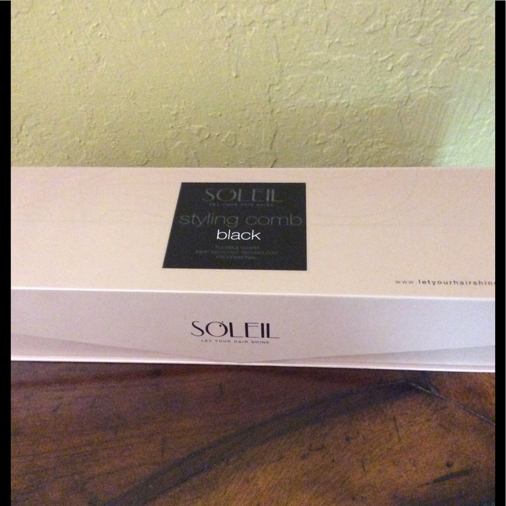 NWOT  Professional SOLEIL Styling Comb Black